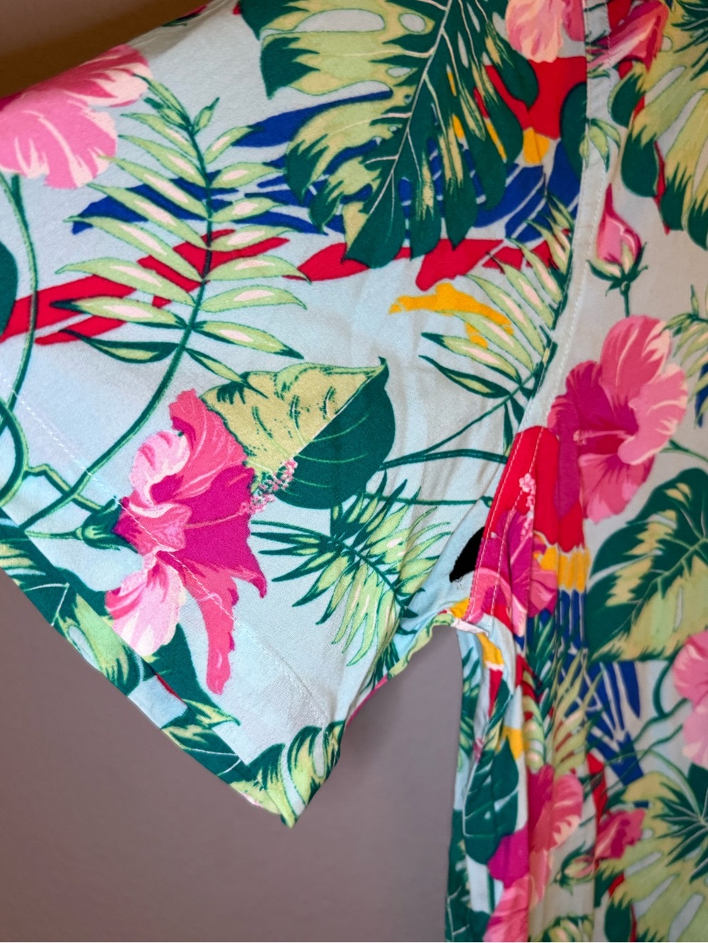 Margaritaville Aqua Parrot & Pink Floral Button-Down Shirt - Men’s Large - Picture 5 of 9